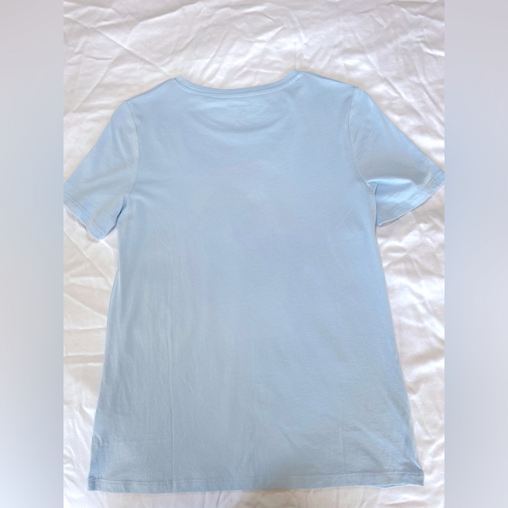 NWT Banana Republic Graphic Tee “I
d Hike That” in light/sky blue - Picture 2 of 4